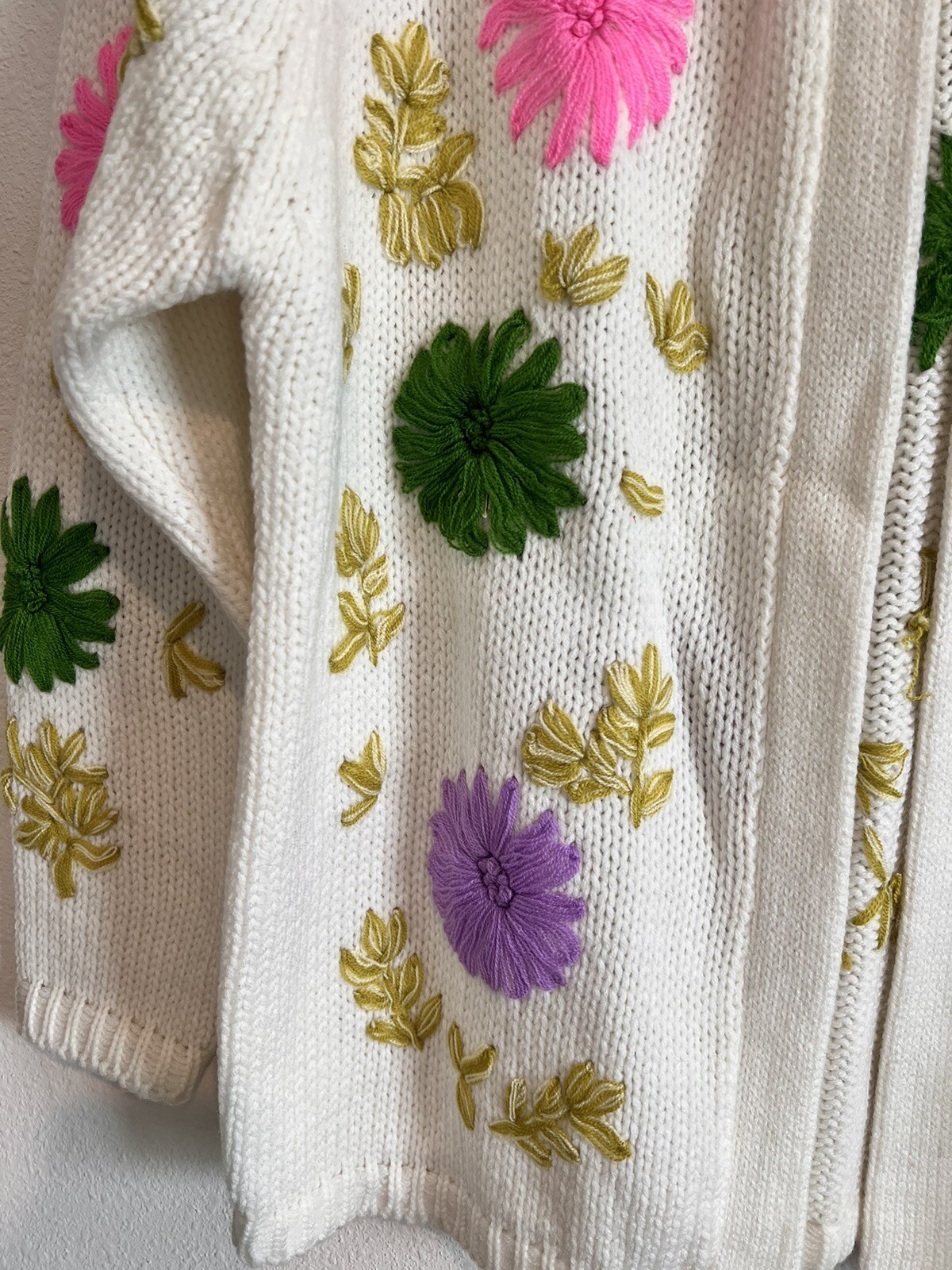1960s Glamour Knit acrylic embroidered sweater Size 44 Flowers
