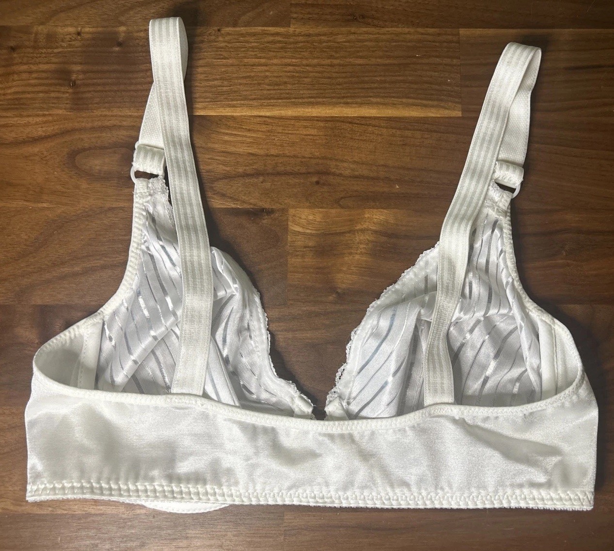 Vtg WARNER&rsquo;S Shine-On Pearl White Front Close Satin Bra 34C Second Skin Unlined