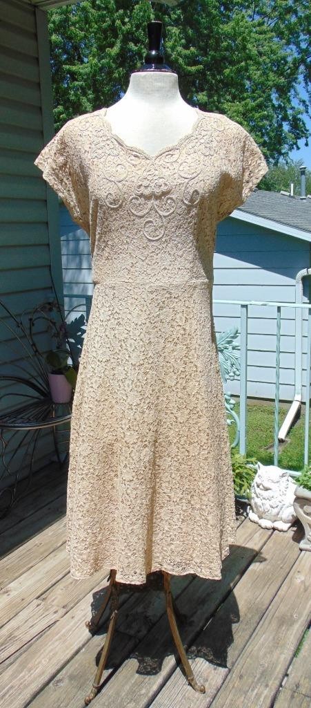 VTG 50s Tan Chantilly Lace Dress Soutache Trim & beads 36/38W