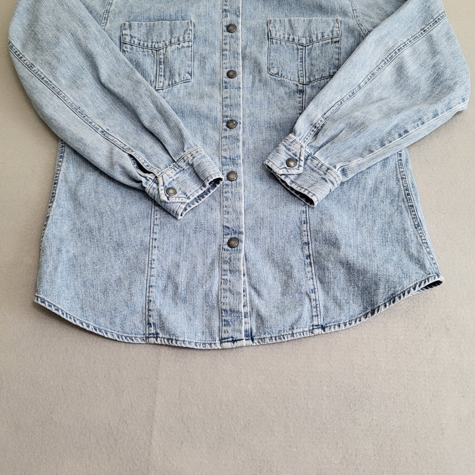 VTG Long Sleeve Snap Front Denim Chambray Shirt Women&rsquo;s L Distressed Hong Kong