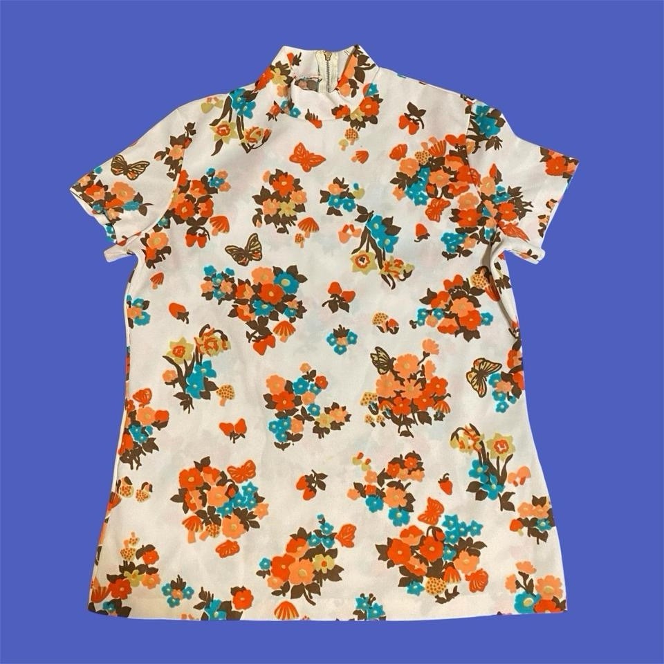 Vintage 60s 70s Whimsical Floral Butterfly Garden Mock Neck Short Sleeve Top M
