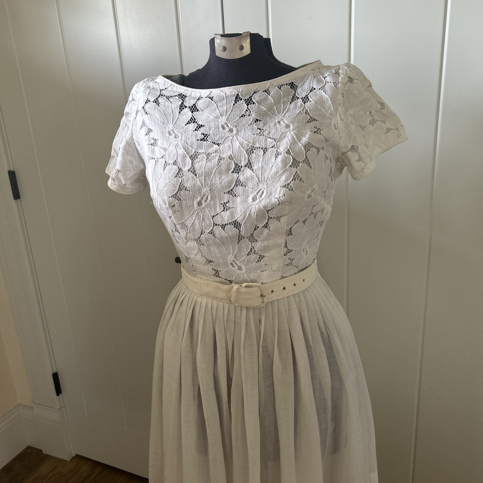 Vintage Late 1950’s L ‘Aiglon Dauphine Petite White Cotton Dress Lace Top