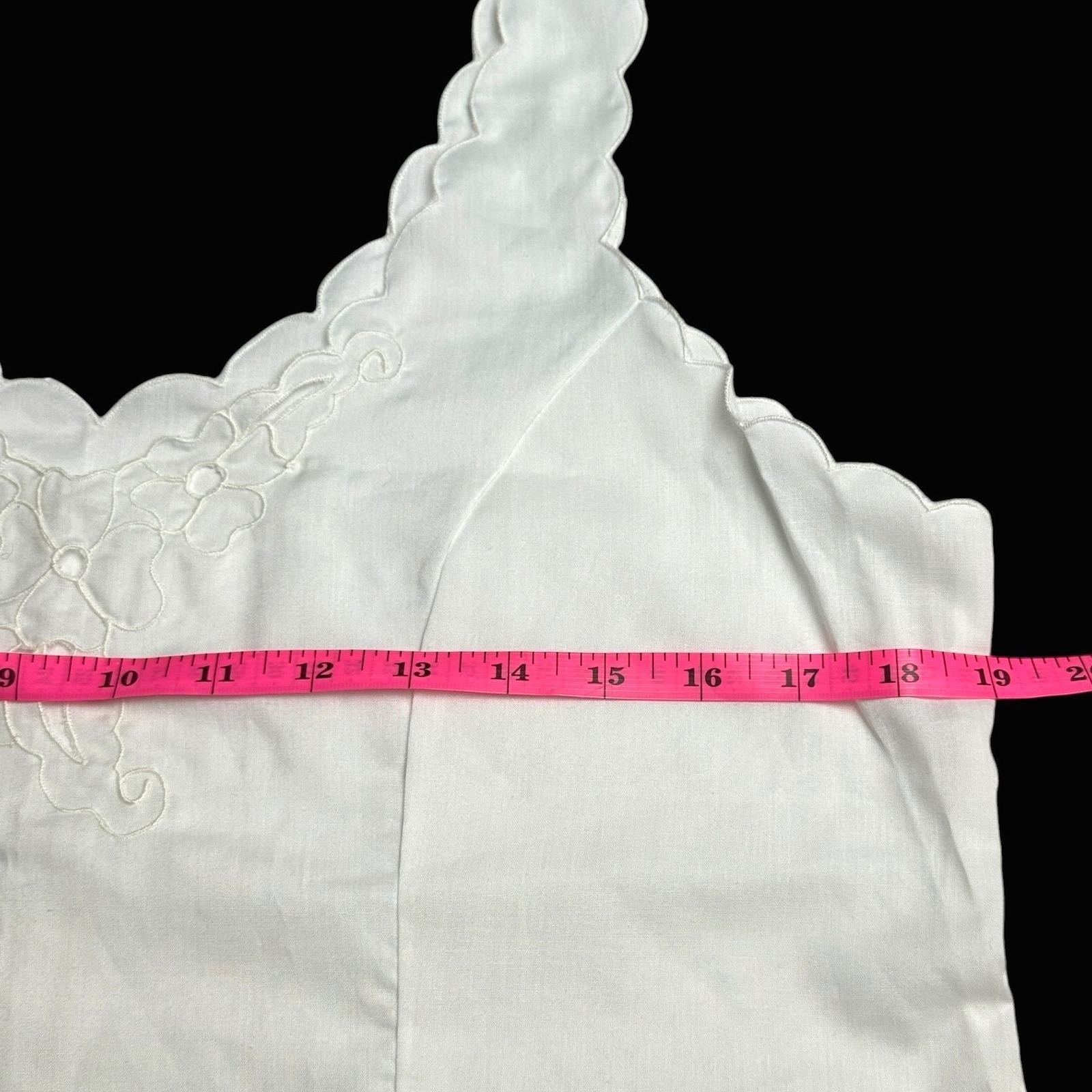 Vintage White Cotton Floral Embroidered Scalloped Camisole Tank Top Women