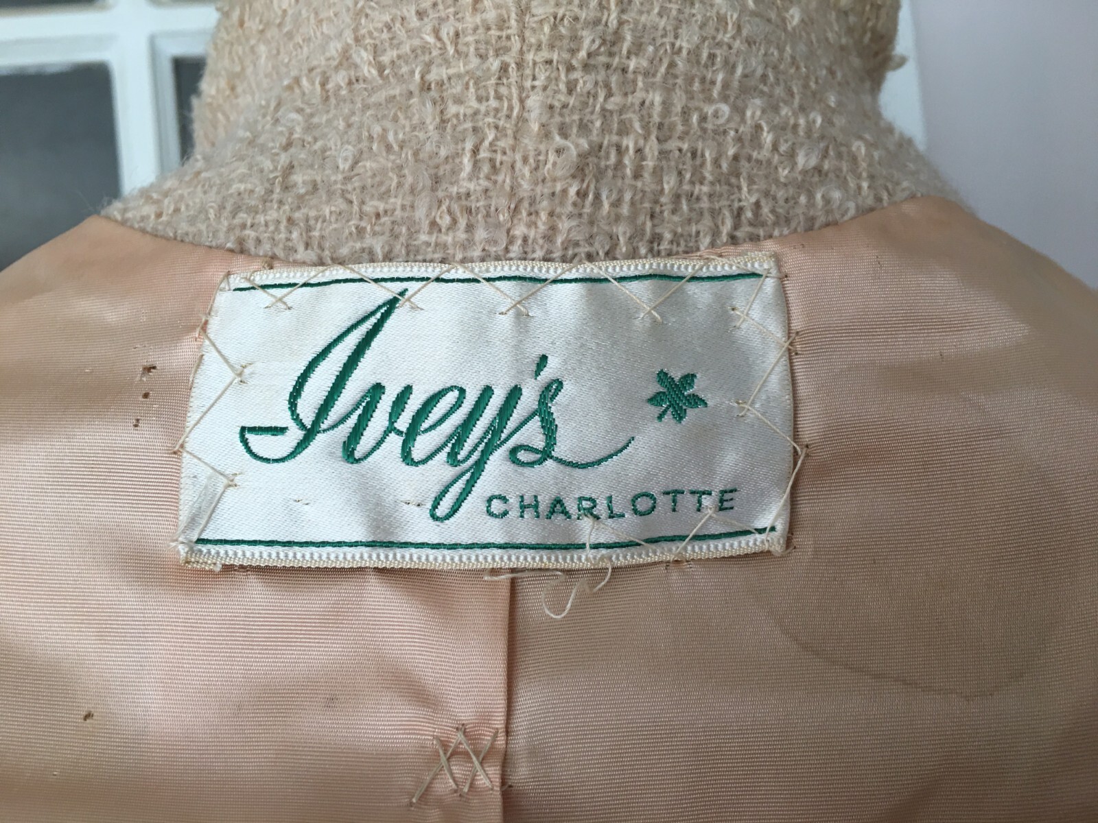 1940s Malwin Ivey&rsquo;s L Textured Wool Oatmeal Swing Box Suit Jacket Fully Lined