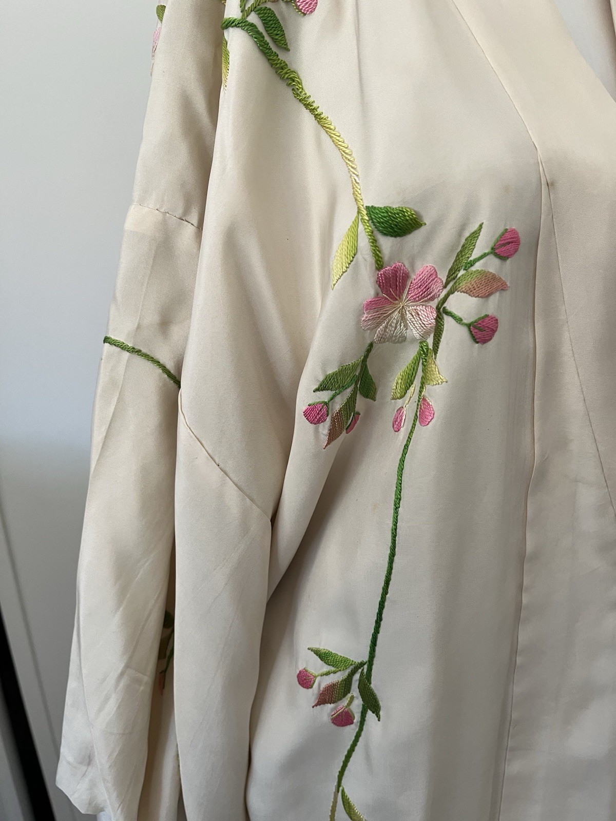Excellent Vintage Silk Embroidered ROBE COAT M Rare