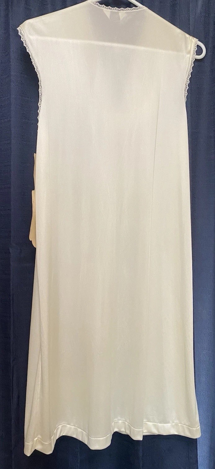 Vintage VANITY FAIR Glacier Wht Glissanda Tricot Nylon Short Nightgown Set S NWT