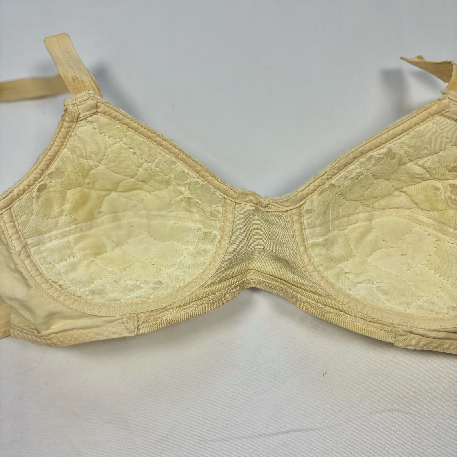 Vintage 1940s Cotton Bullet Bra Wireless Pointed Cup Cream WW2 Brassiere As Is
