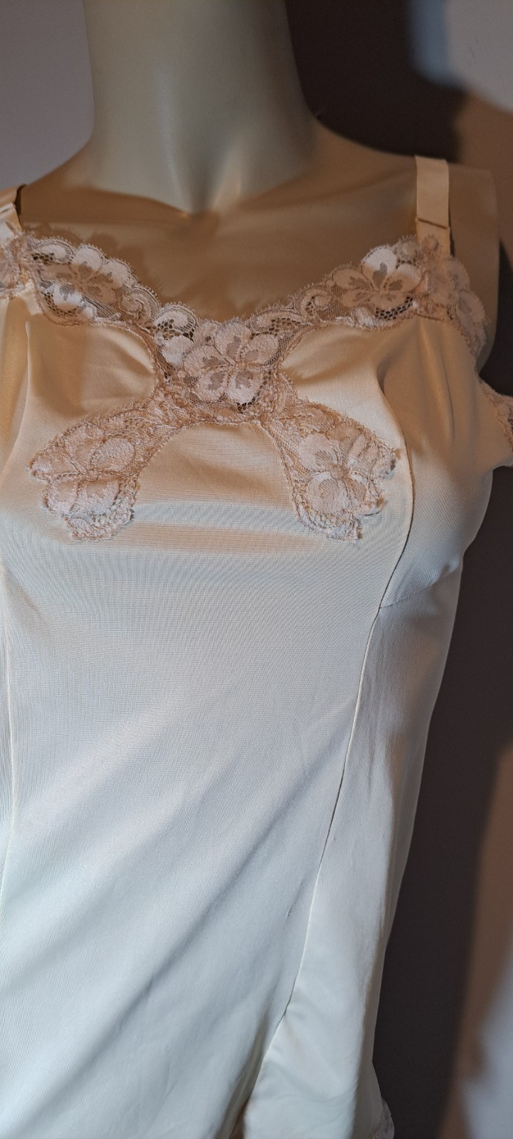 Vtg 60s Itty Bitty Mini Short Full Slip Beige Nylon 34