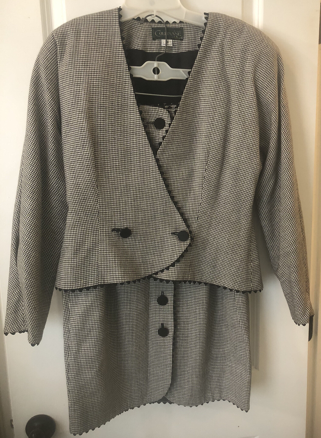 Vintage 1980s CULLINANE 2 Piece Suit With Ric-rac Trim B/W Houndstooth Size 8