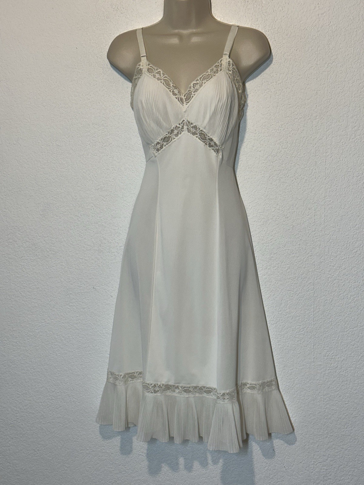 Vtg 70s Powder Puff Lingerie White Full Slip Dress Accordion Hem Lace Nylon 34