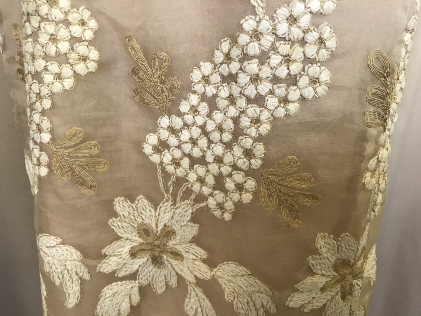 Vintage « Union » made with silk & taffeta flowerly embroidered ivory/peach dress