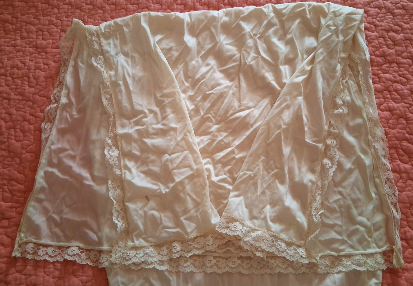 VNTAGE FLOOR LENGTH LONG BEIGE SLIP W/LACE TRIM, NO LABEL, LOOKS LIKE A SMALL SZ