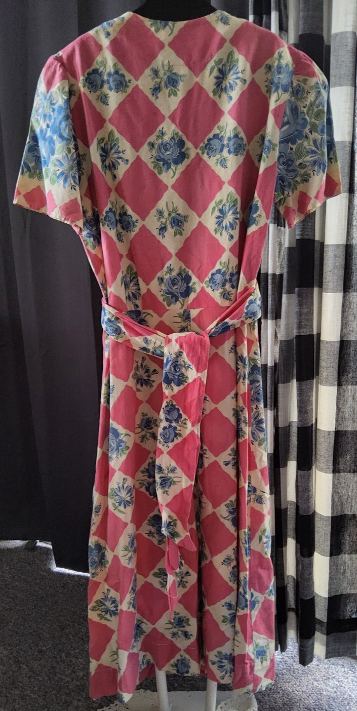 VTG HOUSE DRESS 1940s COTTON PRINT WWII Yrs. Size Small. Pink Blue Floral Checks