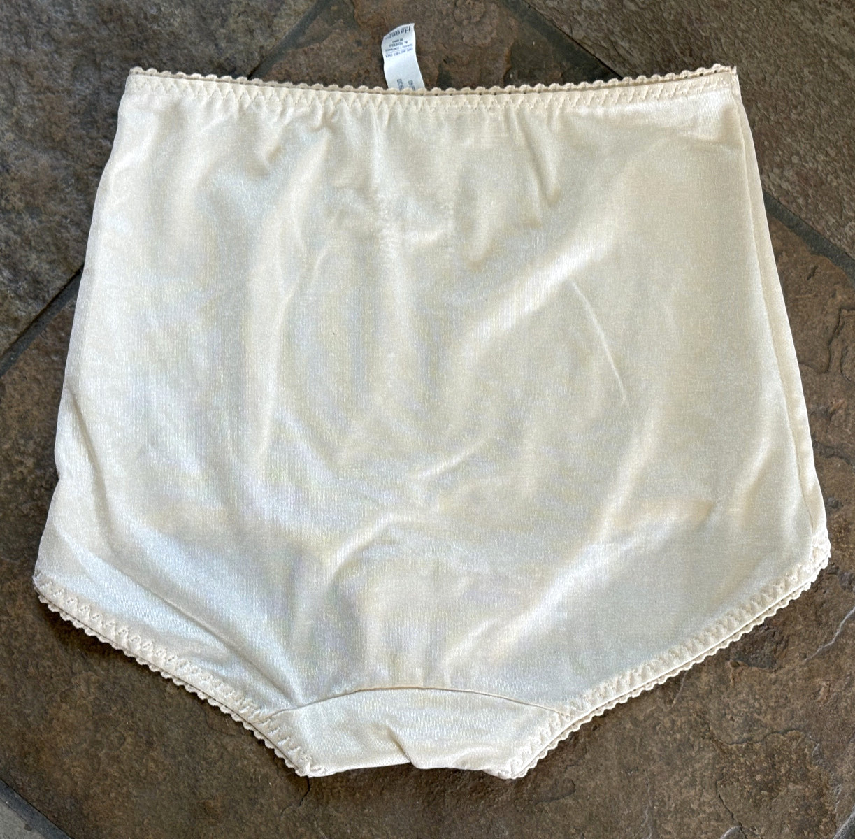 HANES HER WAY Large Ivory Light Control Problem Solved Satin Panties Vintage