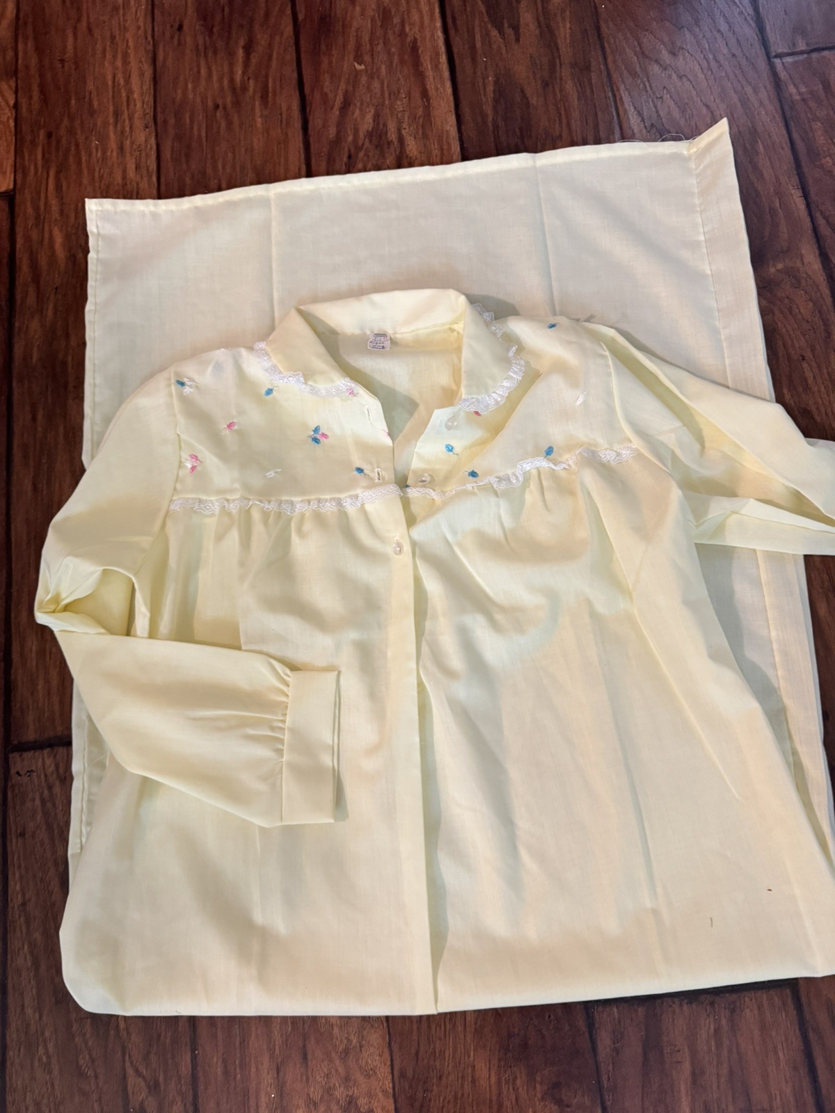 Vintage Yellow Embroidery Top 3 Button Down NightGown – Small 52”Long