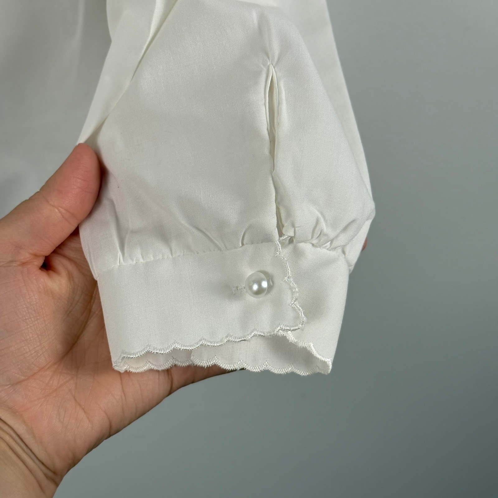 Perspective Classic Classique Vintage White Lace Bib Pearl Button Blouse Medium