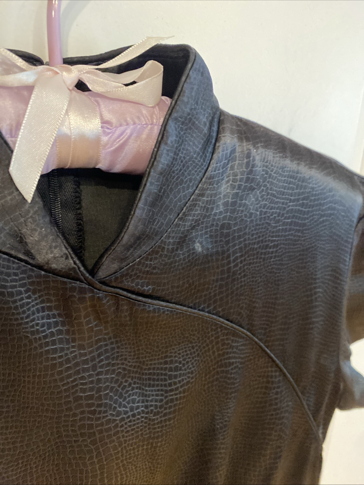 HENRI BENDEL ~ M / 36.5&Prime; Bust ~ Vtg Blk Snake Embossed Asian Top Mandarin Collar