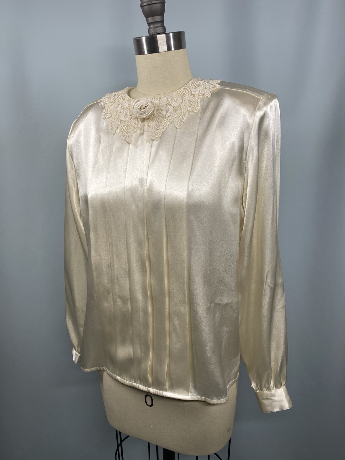 Vintage Blouse PETITE SOPHISTICATE SIZE 2P XS ivory satin top pleat lace 80s 90s