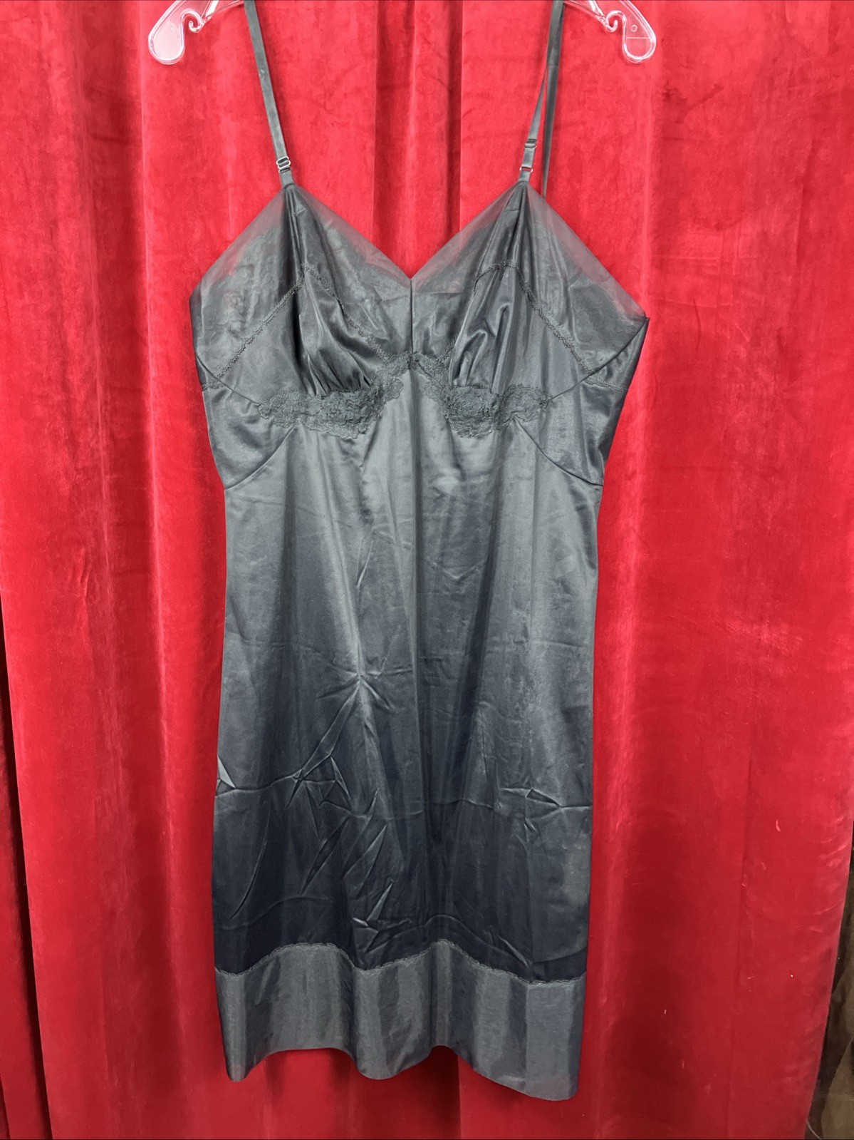 38 Vanity fair lace slip no shadow panel Sissy Vintage Nylon Black