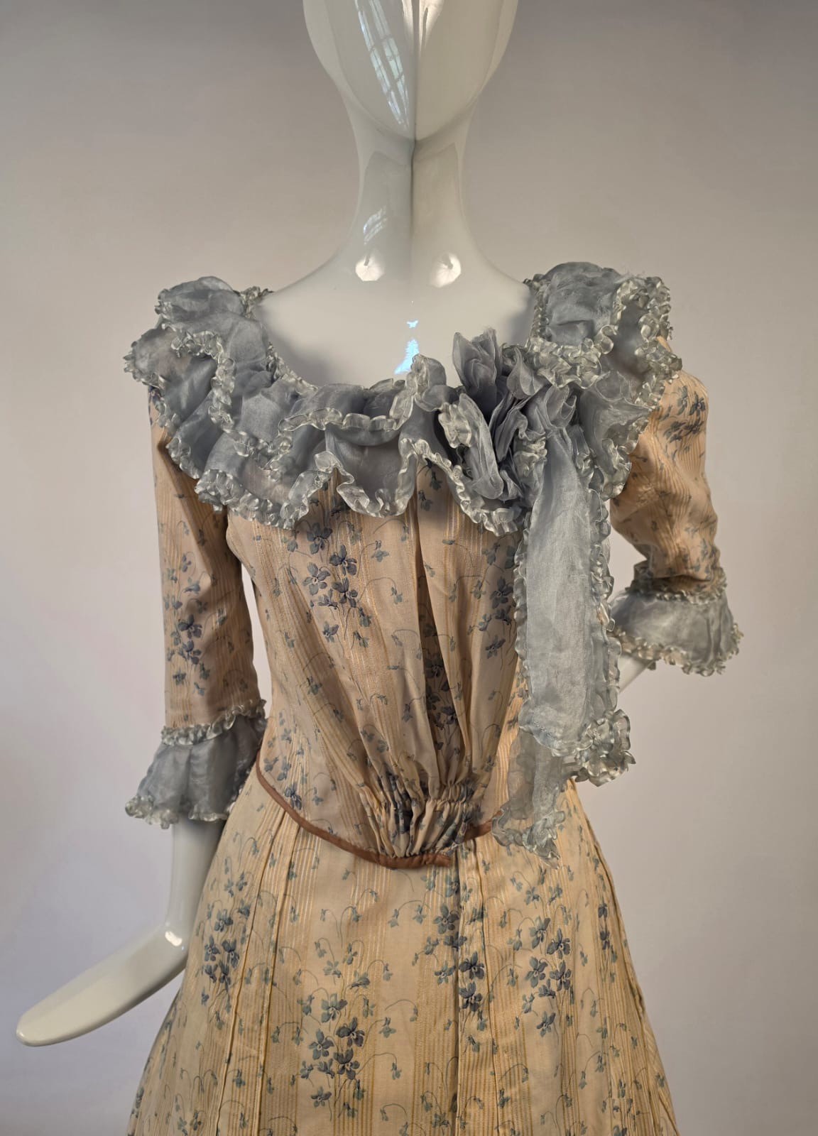 VICTORIAN VIOLET + CREME PRINT 2 PC DRESS W VOILET SILK MOIRE RUFFLES + TRAIN