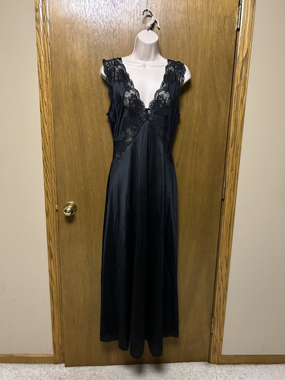 Vintage VANITY FAIR size M FULL SLIP LACE Antron Nylon Lycra BLACK USA W24