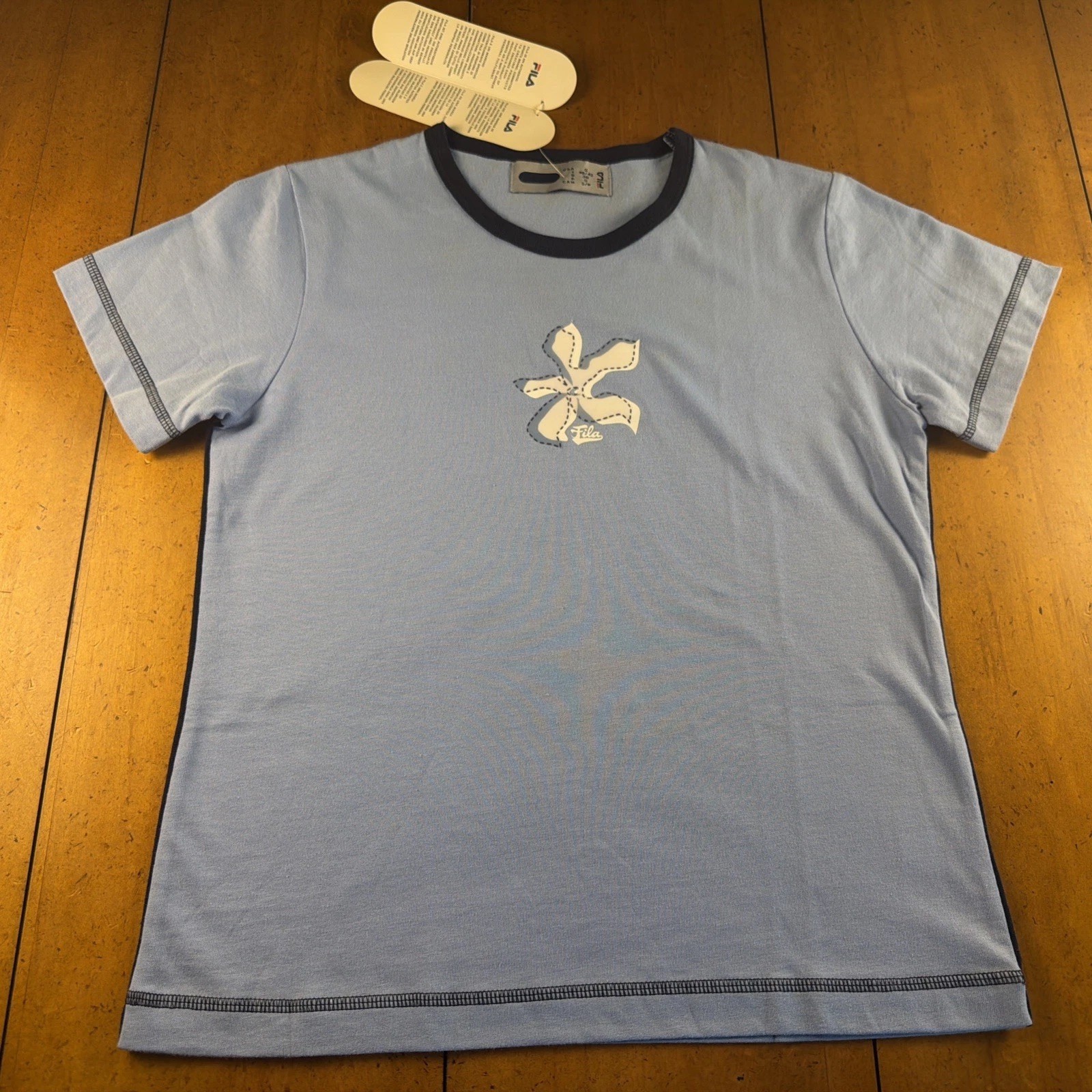 Vtg 90’s Fila Women’s S Blue Center Floral Logo Soccer Style Shirt Ribbed Stitch