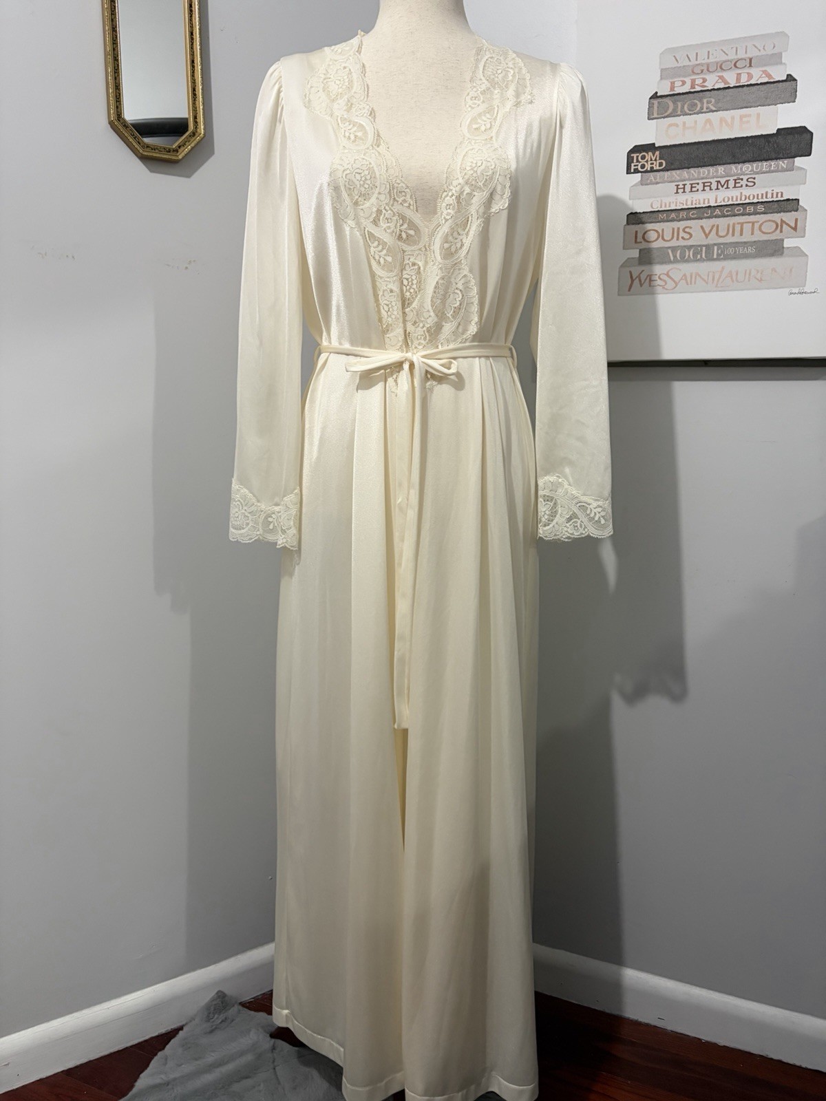 Vintage Olga Ivory Nylon Lace Nightgown Robe Set Regular Size M/L Eveningwear
