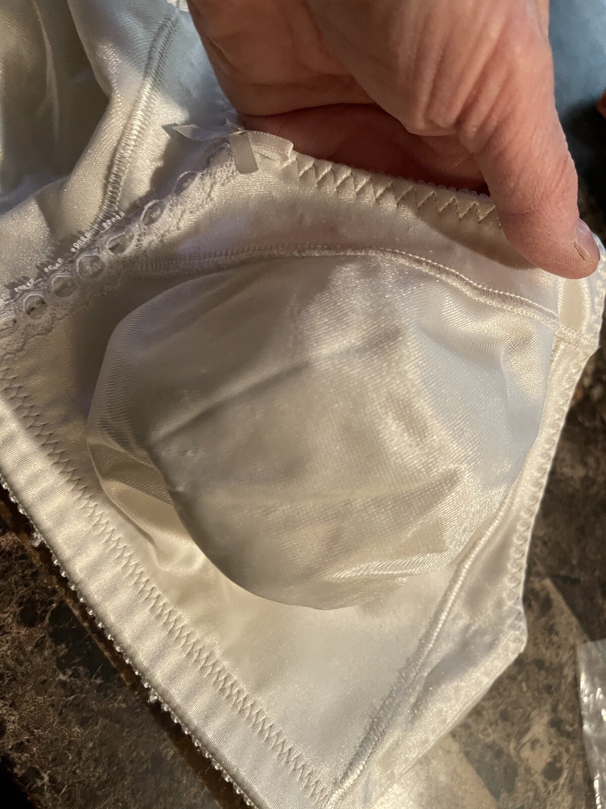 VINTAGE JUST MY SIZE SECOND SKIN WHITE BRA! 38 DD