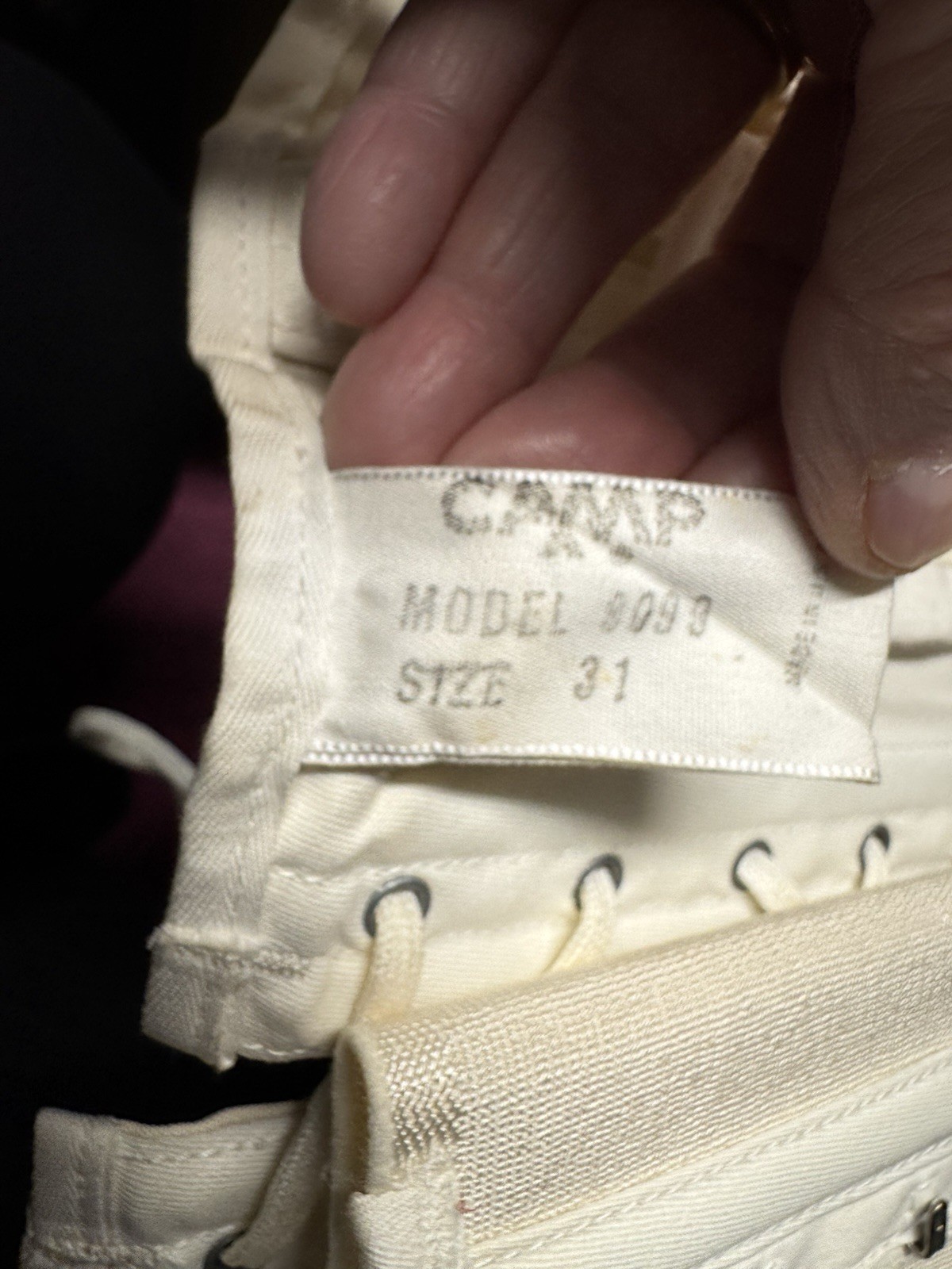 VINTAGE CAMP OPEN END GIRDLE! SIZE 31. WHITE.