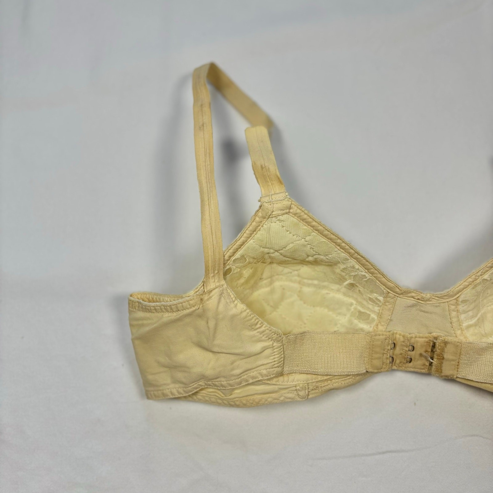 Vintage 1940s Cotton Bullet Bra Wireless Pointed Cup Cream WW2 Brassiere As Is