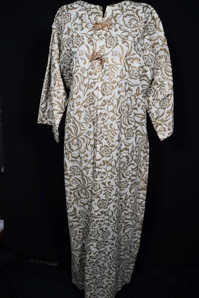 Plus Size Vintage 1970&rsquo;s Long Gold Painted Print Abayas Cotton Dress