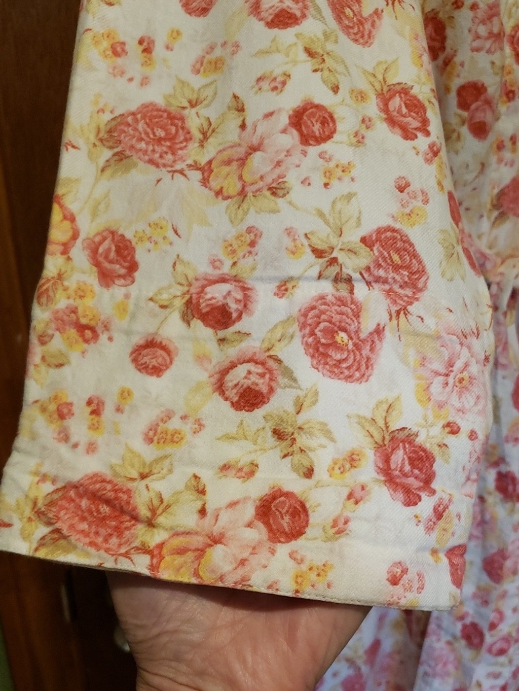 Vintage 90&rsquo;s 100% Cotton Victoria&rsquo;s Secret Garden Rose Floral Robe With Tie.