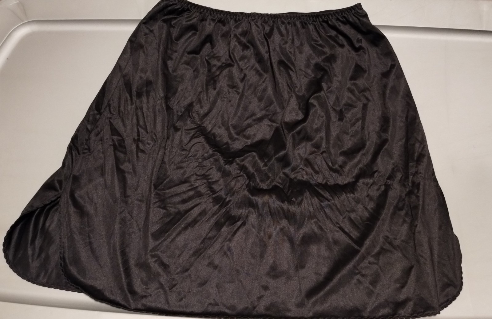 VINTAGE LARGE BLACK VANITY FAIR HALF SLIP-18&Prime; INCHES-NYLON-USA MADE-SIDE SLITS