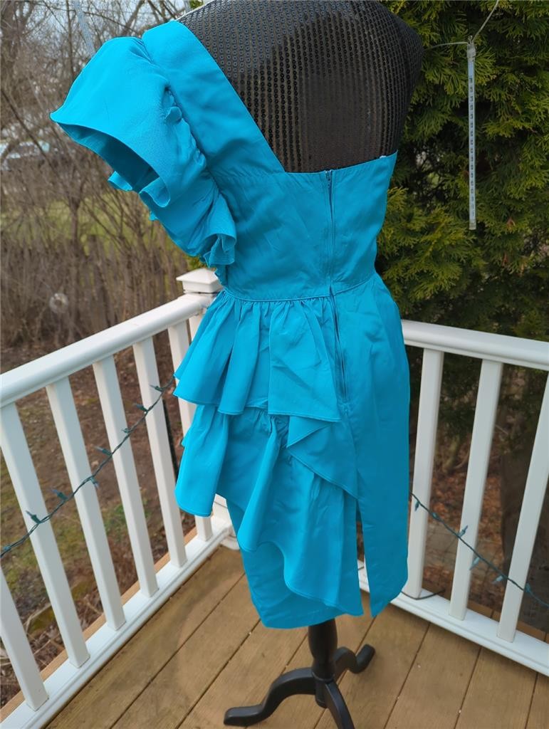1980&rsquo;s VTG. AQUA/BLUE RUFFLE ONE SHOULDER RHINESTONE PROM CLIMAX DRESS–32&Prime; BUST