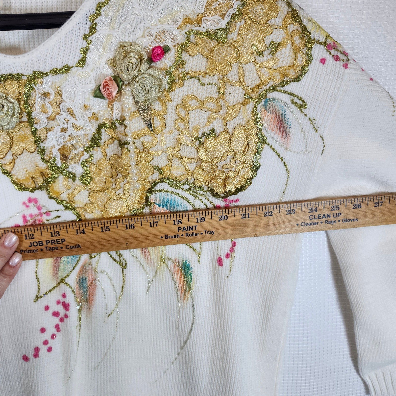 Vintage Facade Los Angeles White Floral Embellished Sweater 3D Roses Gold Lace