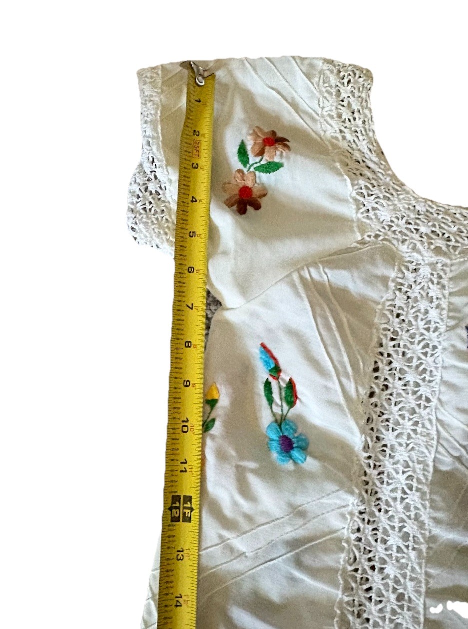 Vintage Handmade Mexican Peasant Style Embroidered White Flowered Blouse S/M