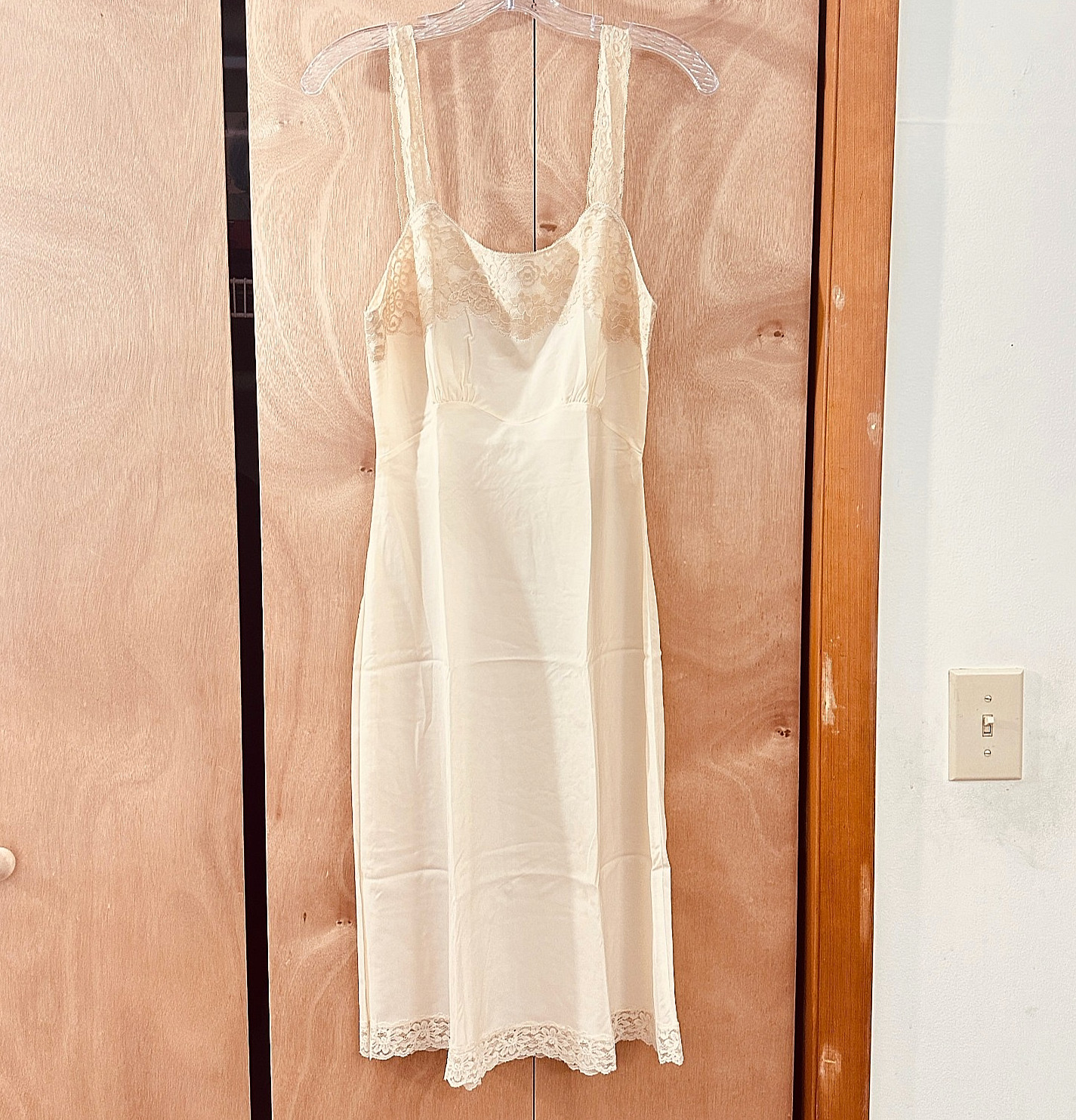 Lady Lynne Cafe Au Lait Light Tan Full Slip 36&Prime; Bust 32.5&Prime; Long 1960s