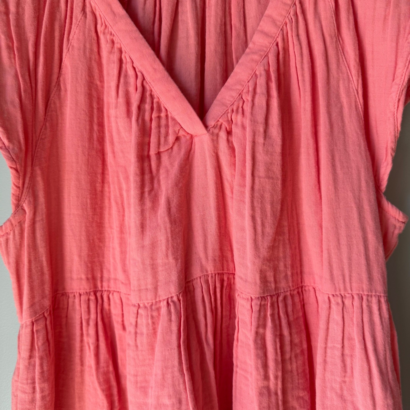 Old Navy Crinkle Gauze Flutter Sleeve Peach Dress V-Neck Tiered Pockets Medium