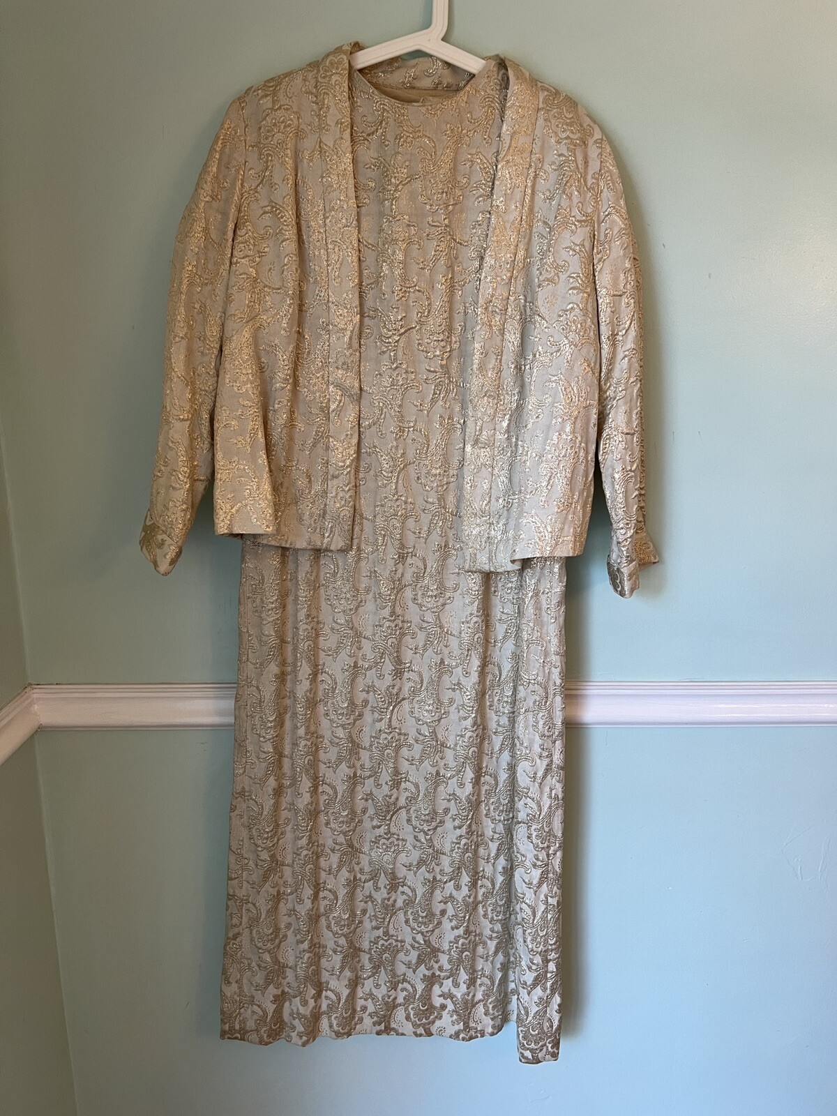 VTG. 1950&rsquo;s Gold CUSTOM MADE – Brocade shift Dress And Jacket Medium