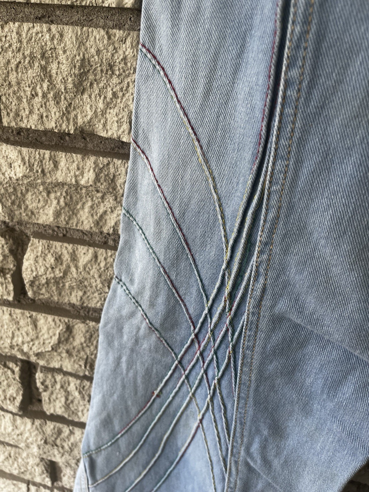 Vintage Brittania Lightwash Bell Bottom Rainbow Stitched 1970’s Jeans W: 28