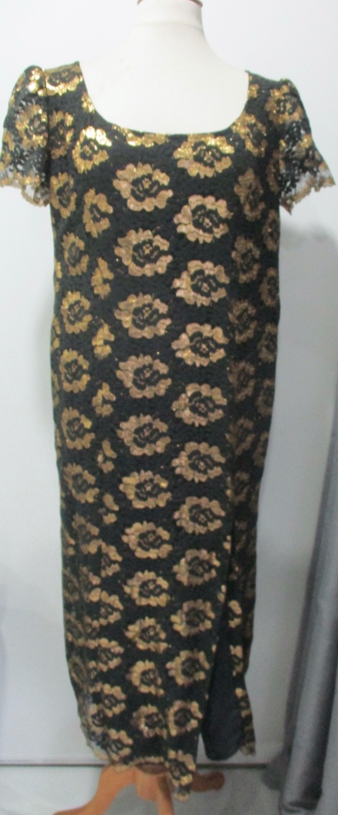 GORGEOUS VINTAGE DRESS 100% POLYESTER IN FLORAL LACE PRINT BLACK & GOLD X-LARGE!