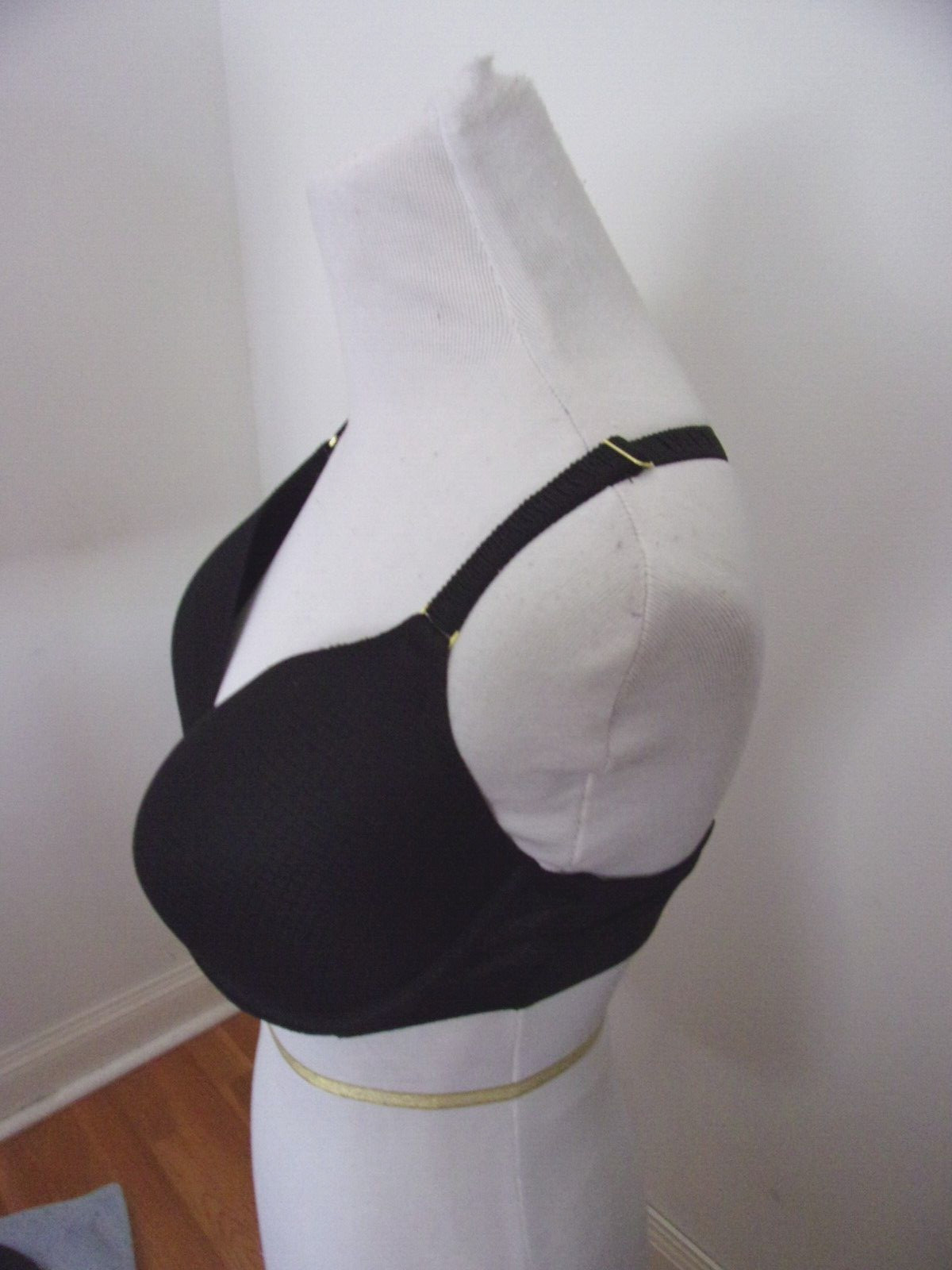 SECRET TREASURES SZ 38DD BLACK T BACK LIGHTLY PADDED UNDERWIRE BRA