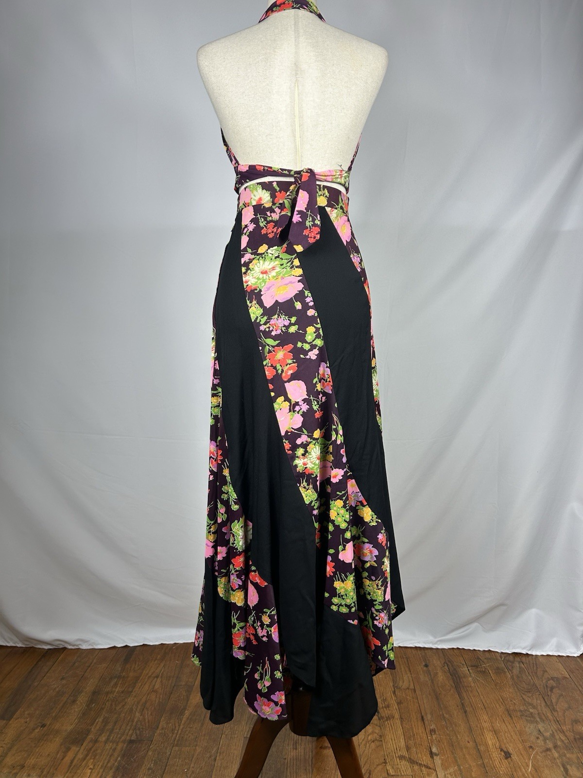 Vintage 70s Pinwheel Floral Two Piece Halter Top Maxi Skirt Set XS/S Mod GoGo