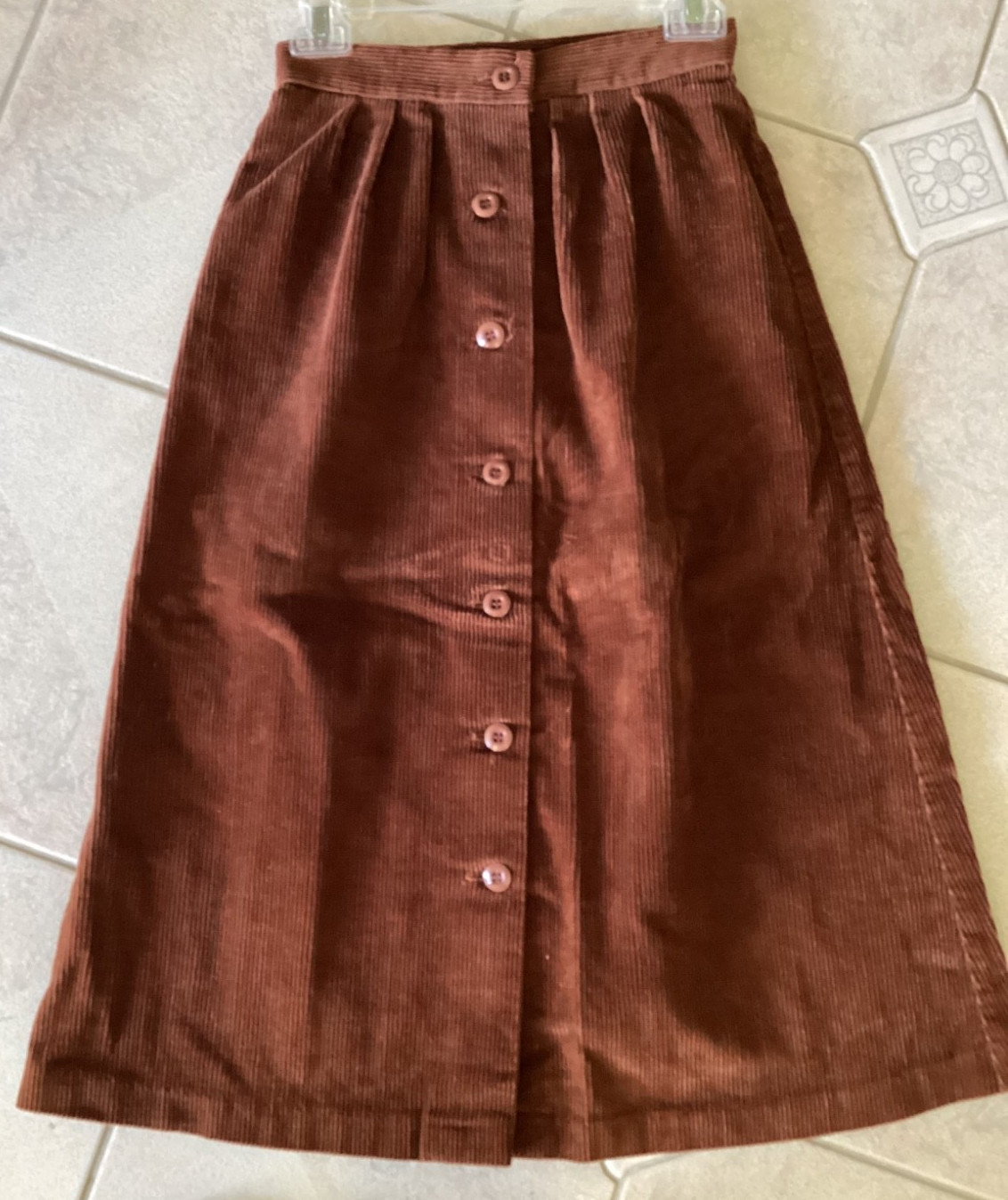 Village Square Vintage Brown Corduroy Skirt – NO SIZE TAG – 26 inch waist