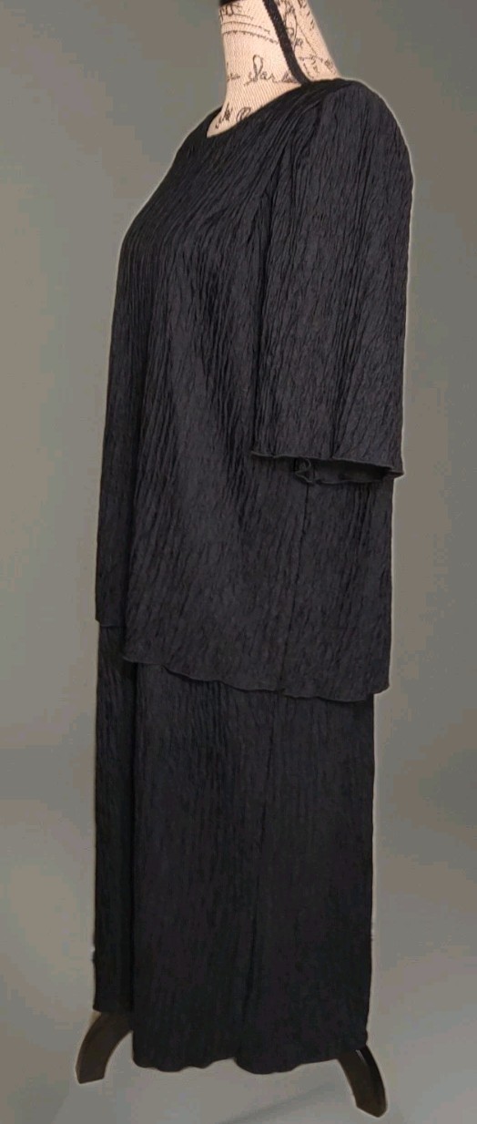 Vintage Ricardo e. Barone – Black Layered Crinkle Crepe Dress – Size 16 1/2
