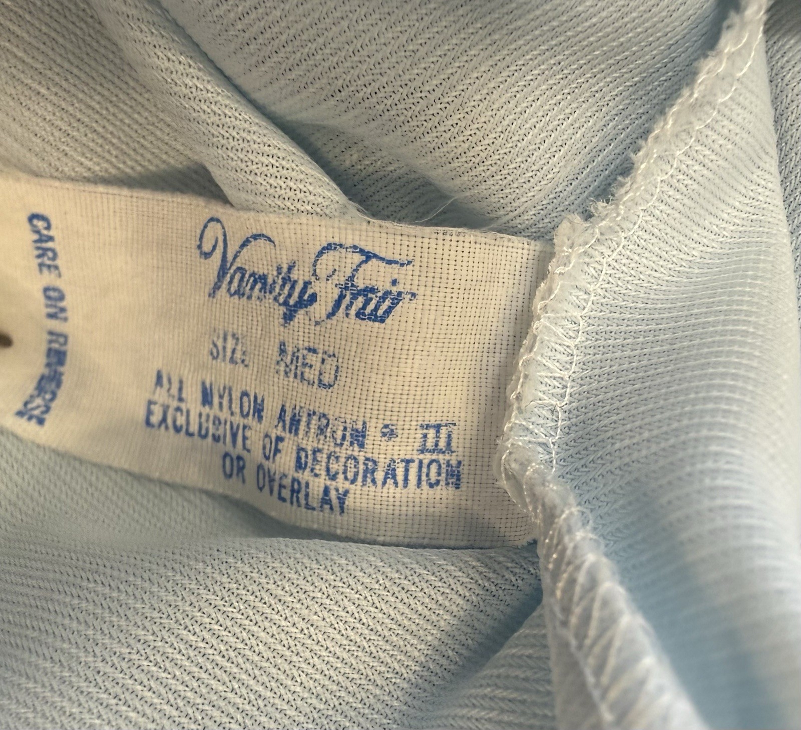 VTG VANITY FAIR Robe Gown Sz M Powder Blue ¾ Sleeves Button Front Nylon/Amtron
