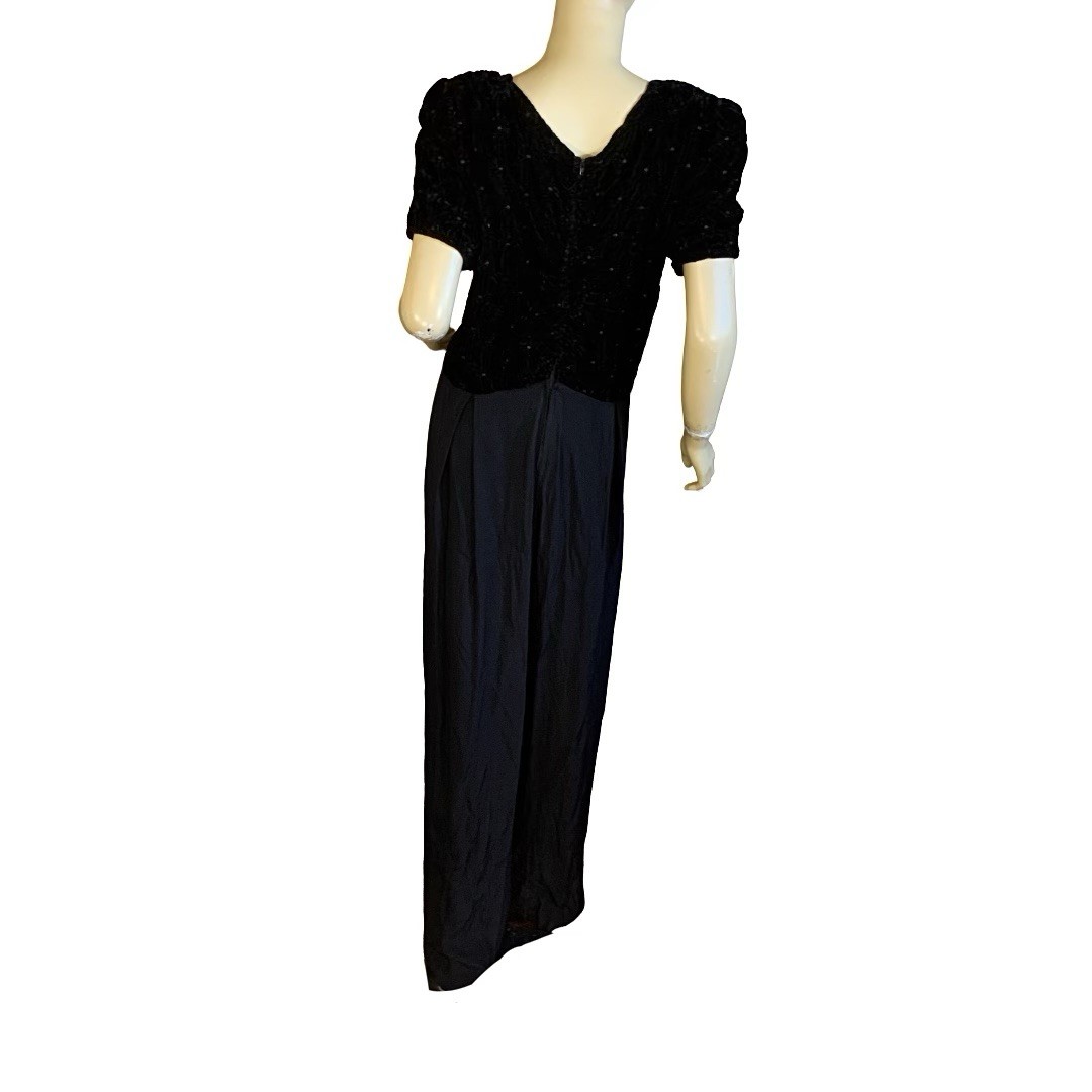 VINTAGE CIRCA 1990&rsquo;S BLACK JEFFREY & DARA VELVET & BEAD JUMPSUIT SZ 11/12