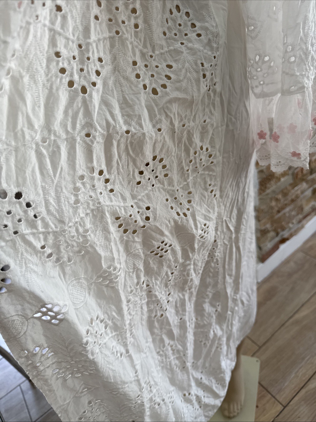 Vintage Eyelet White Ruffled Robe with Pink Ribbon Bell Cuffs Stunning Sz XL bt