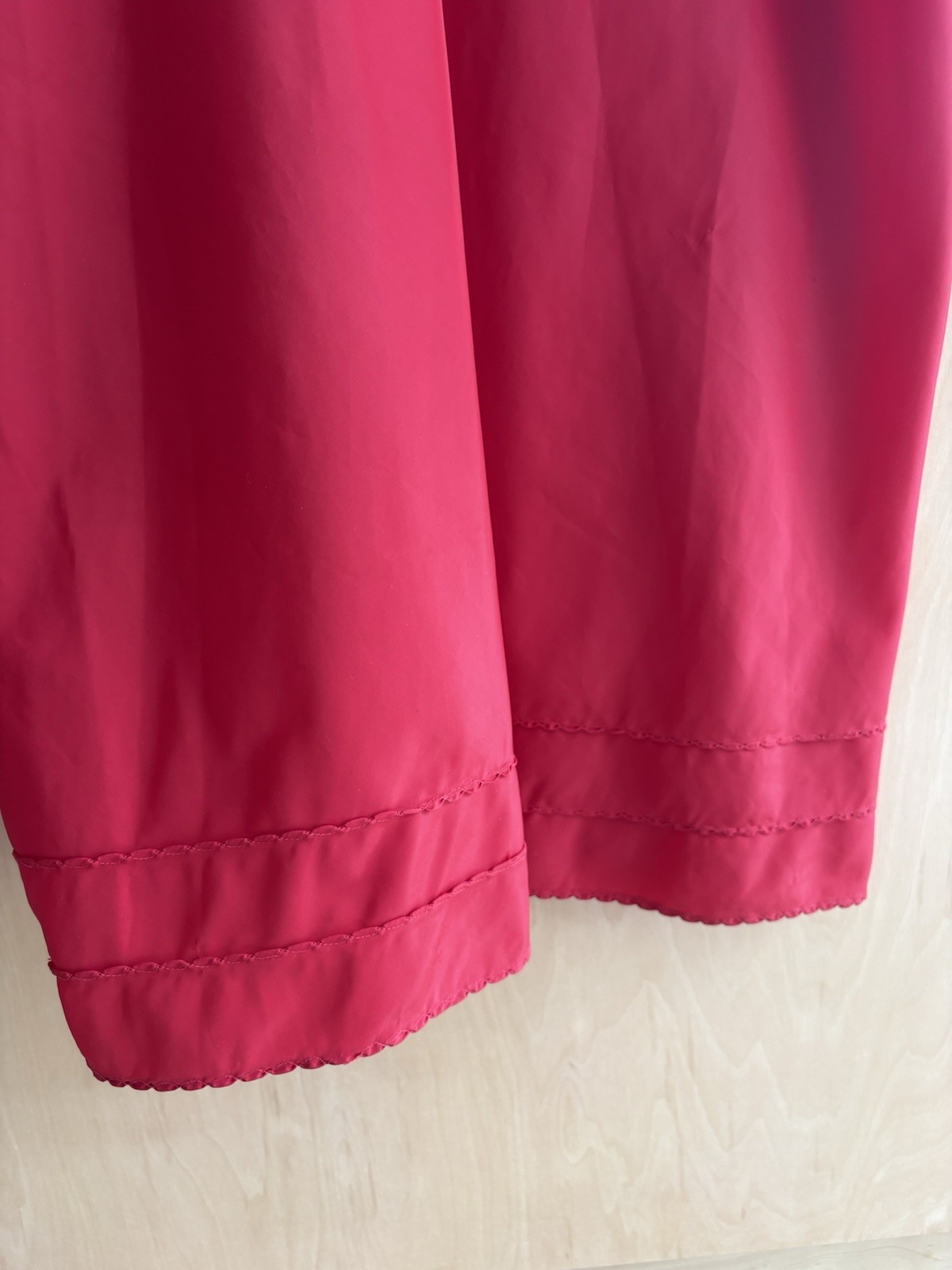 VTG DEENA Red Full Slip Nylon/Poly Adjustable Straps Side Zip Sz 44 Nice Edging