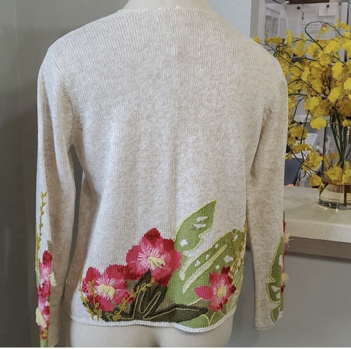 VTG Susan Bristol Button Down Sweater Beautiful Embroidery Flowers/Birds – Sz M